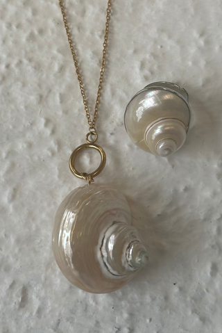 ASTORIA SHELL NECKLACE
